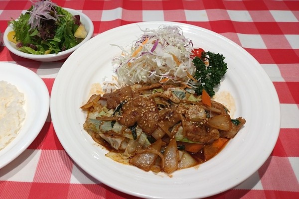 NEW 豚肉とたっぷり野菜のスタミナ焼き② 600×400.jpg